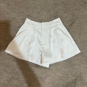 DO+BE white shorts